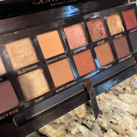 ABH soft glam - Picture 3 of 6